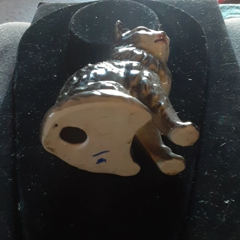Gray and White Cat Figurine